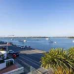 Waterfront Stunning Antique 4Rms 7Beds Holidayhome
